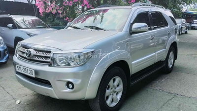 Toyota Fortuner 2011 Tự động Bạc