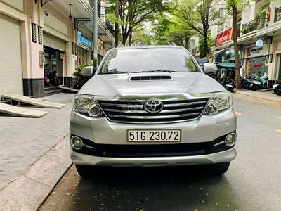 Gia đình bán xe hiệu Toyota Fortuner SX 2016
