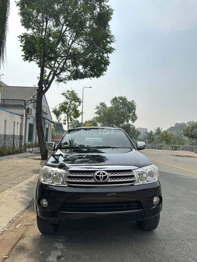 Toyota Fortuner 2010 V std 85.000 km Đen