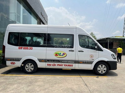 Xe khách Hyundai Solati Trắng 16 chỗ
