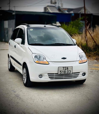 Chevrolet Spark màu Trắng