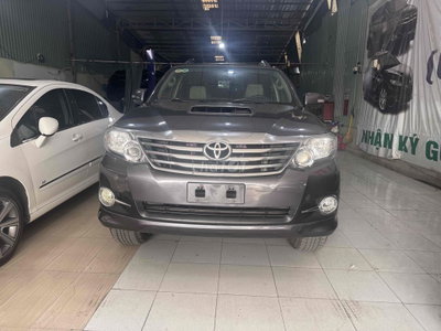 Toyota Fortuner 2015 Xám