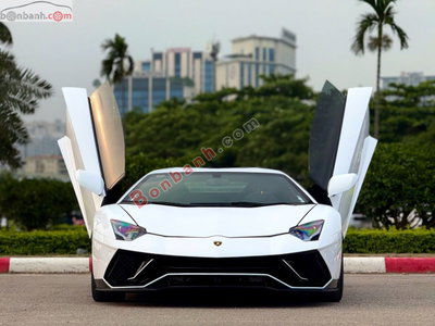 Xe Lamborghini Aventador LP 700-4 2015