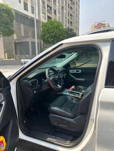 Ford Explorer 2023 15000 km Trắng
