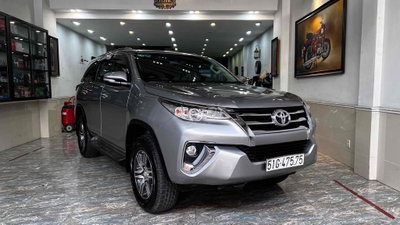 Toyota Fortuner 2.7V 2017 Bạc