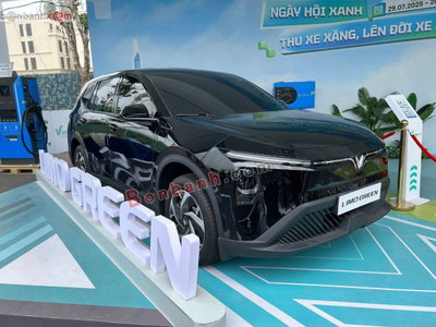 Xe VinFast Limo Green AT 2026