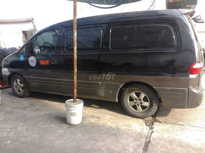 Hyundai Starex 2005 màu Đen