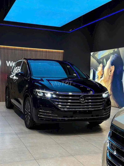 Volkswagen Viloran Luxury Đen 7 chỗ