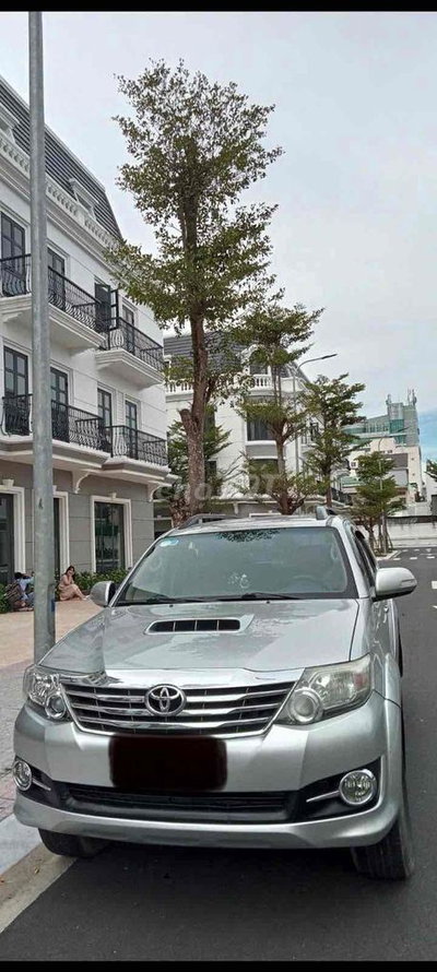 Toyota Fortuner 2015 Bạc