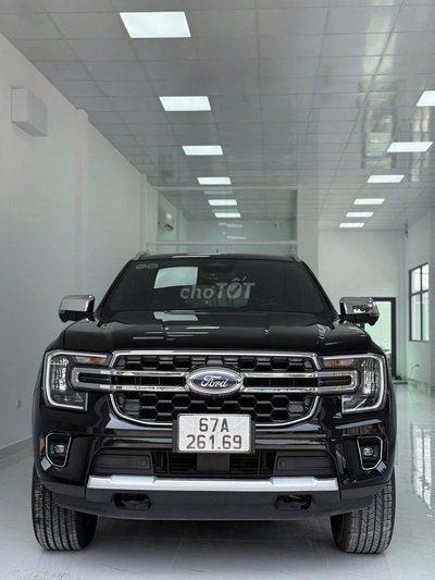 Ford Everest Titanium 4x2 2023 Màu Đen Siêu đẹp