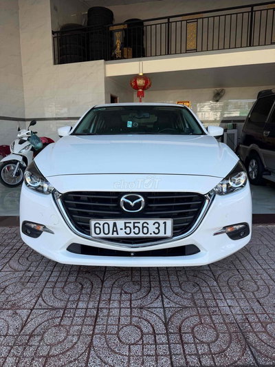 Mazda 3 màu Trắng 5 chỗ