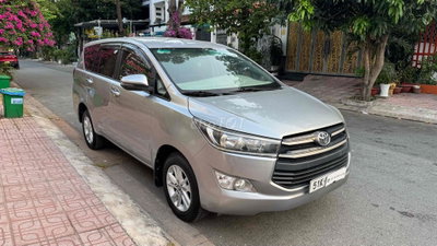 Toyota Innova 2017 2.0E Bạc
