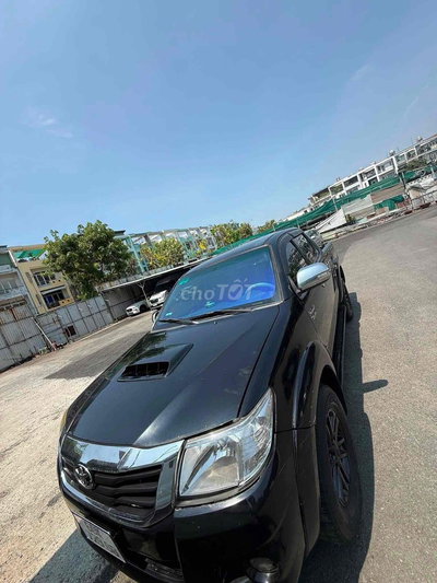Toyota Hilux Đen 2 cầu 2012