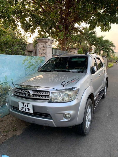 Toyota Fortuner 2010 Bạc