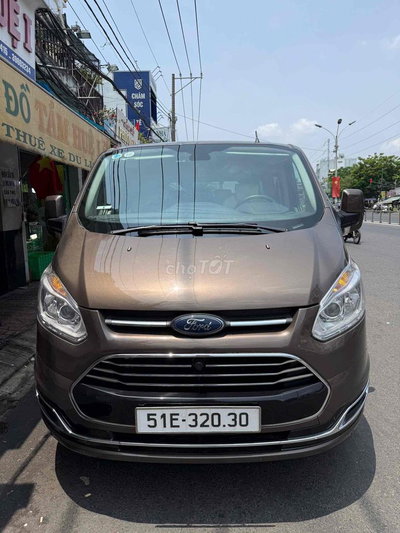 Ford Tourneo xe giám đốc đi rất đẹp full đồ chơi