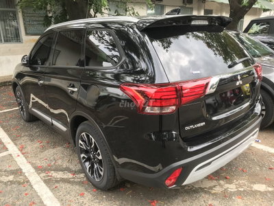 Mitsubishi Outlander 2.0 CVT Đen 32.000km