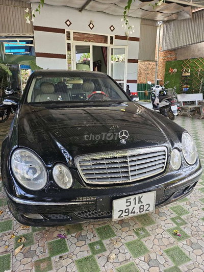 Mercedes-Benz E240 2004 Đen