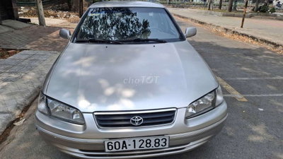 Toyota Camry 2.2 Gli Bạc