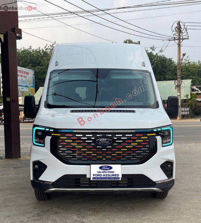 Xe Ford Transit Premium+ 2026