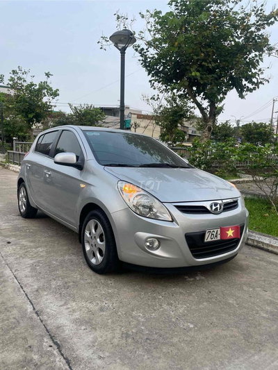 Hyundai i20 Bạc