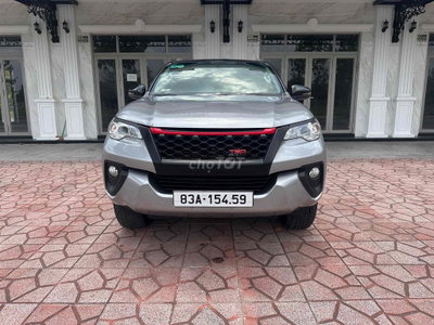 Toyota Fortuner 2018 Bạc