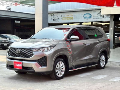 Xe Toyota Innova Cross 2.0V CVT 2025