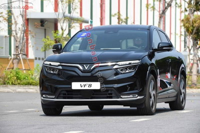 Xe VinFast VF8 Eco 2026