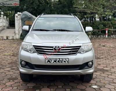Xe Toyota Fortuner 2.7V 4x2 AT 2012