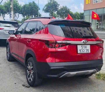 KIA Seltos màu Đỏ
