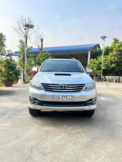 Toyota Fortuner 7 chỗ Bạc