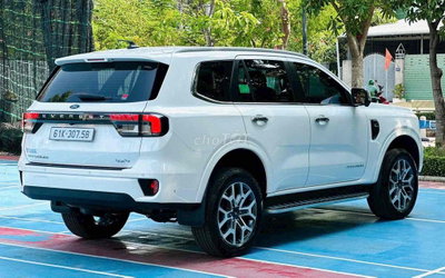 Ford Everest 2023 Titanium 4x4 Trắng