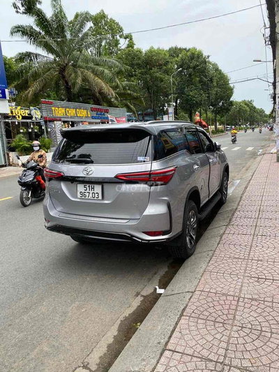 Toyota Fortuner Legender 2021 Bạc