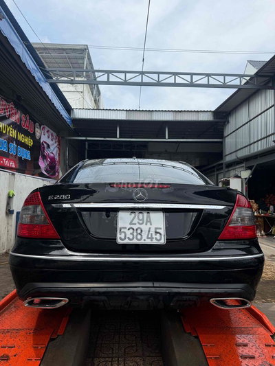 Mercedes-Benz E280 màu Đen