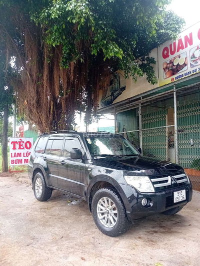 Mitsubishi Pajero V93 màu Đen