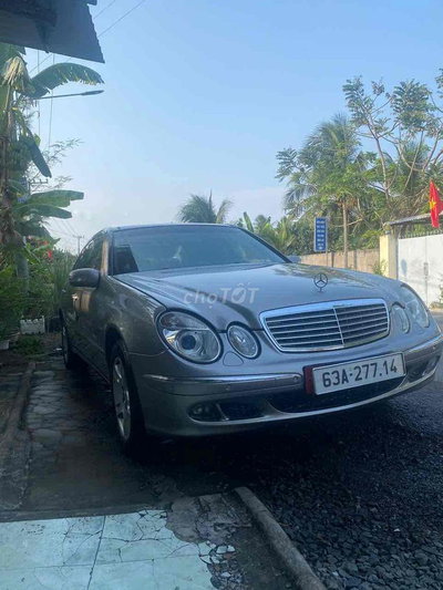 Mercedes-Benz E-Class Bạc