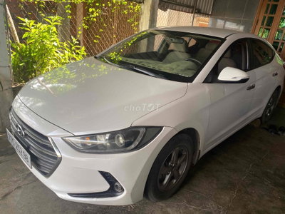 Hyundai Elantra 2018 Trắng 60207 km
