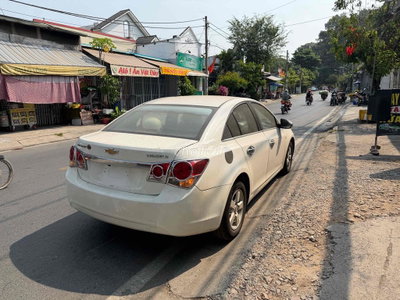 Chevrolet Cruze màu Trắng