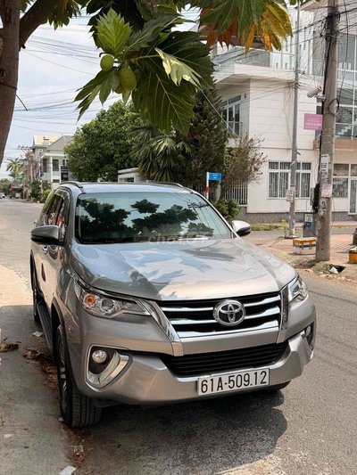 Toyota Fortuner 2018 2.4G Bạc