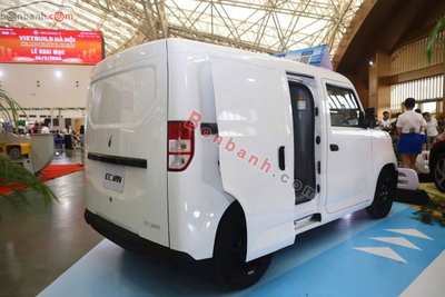 Xe VinFast EC Van AT 2026