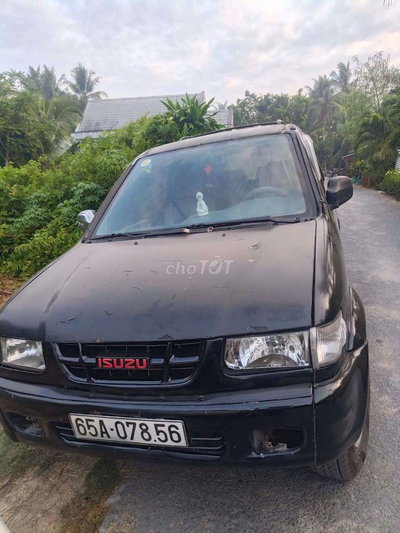 Isuzu 7 chỗ màu Đen