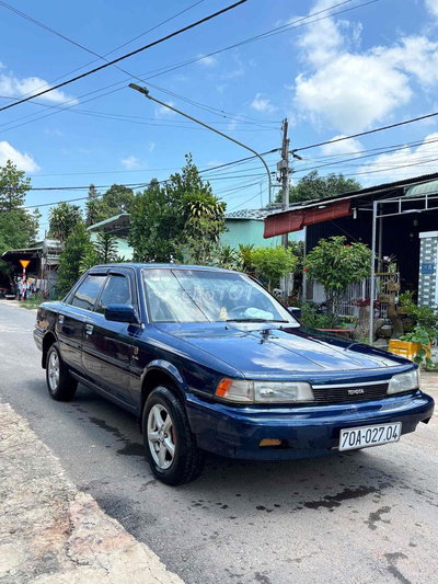 Toyota Camry Xanh đậm