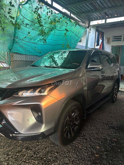 Toyota Fortuner Legender 2022 Xám