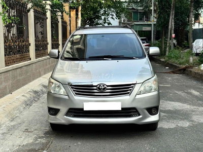 Toyota Innova 2013 Bạc 8 chỗ