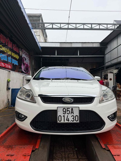 Ford Focus 2012 Trắng Số tự động