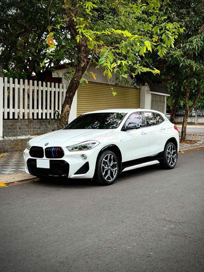 BMW X2 2***km Trắng nội thất Đen