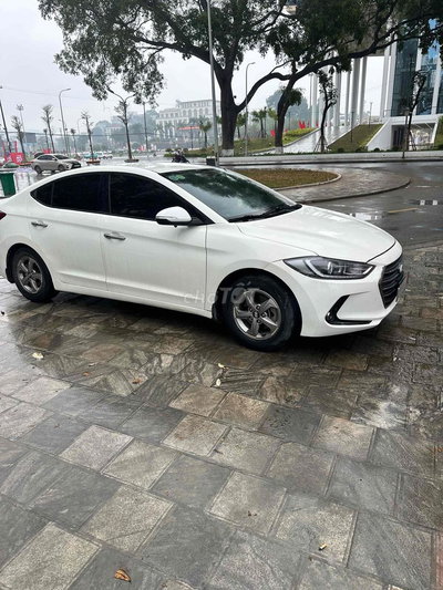 Hyundai Elantra Trắng Số sàn