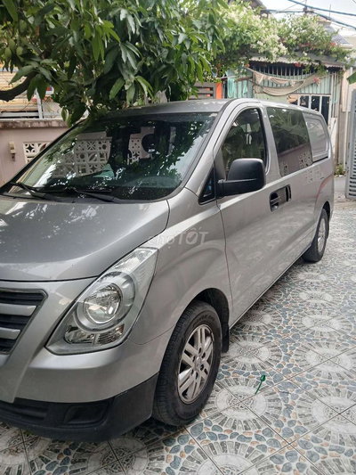 Hyundai Starex 6 chỗ Bạc