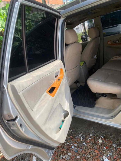 Toyota Innova Bạc 7 chỗ