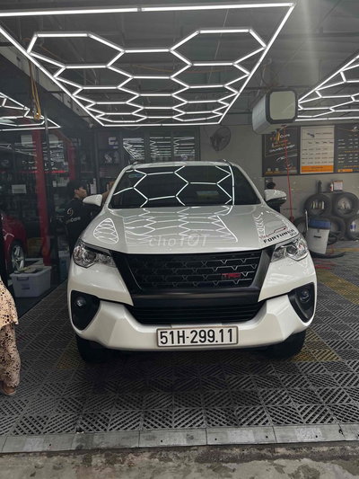 Toyota Fortuner Trắng 140.000 km
