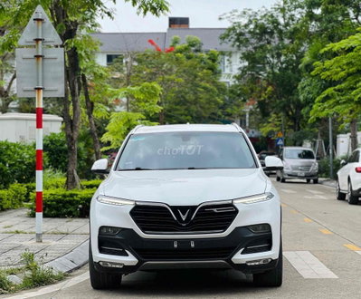 VinFast Lux SA Premium 2019 Trắng